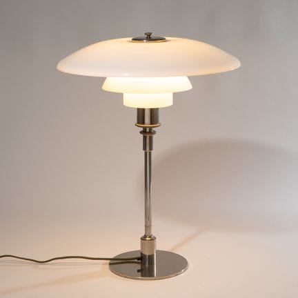 Poul Henningsen, lampada da tavolo modello PH4
Pou