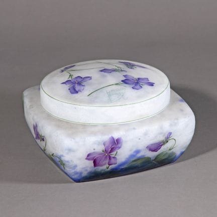 Daum Frères, Nancy, caja con tapa, modelo «Violett