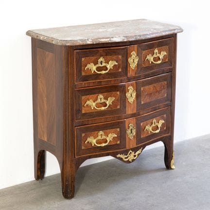 France. 18th century., Small Louis XV chest of dra