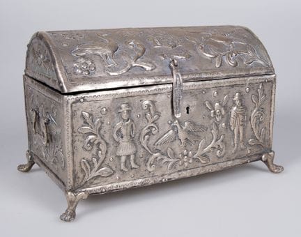 Embossed silver casket. Viceregal workshop. Peru. 