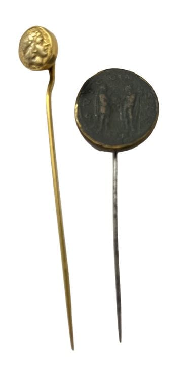 18K yellow gold tie pin featuring a coin inspired 