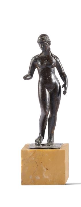 Venus in bronze with a dark patina. Depicted stand