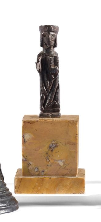 A cast-iron hammer head depicting a figure in the 