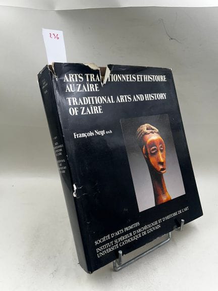 "Arts traditionnels et histoire au Zaïre / Traditi