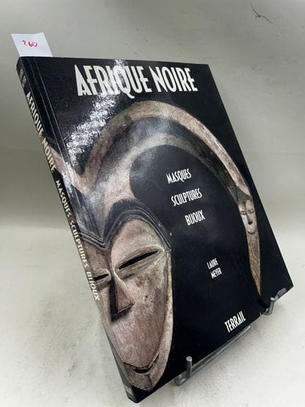 "Afrique noire : masques, sculptures, bijoux" - La