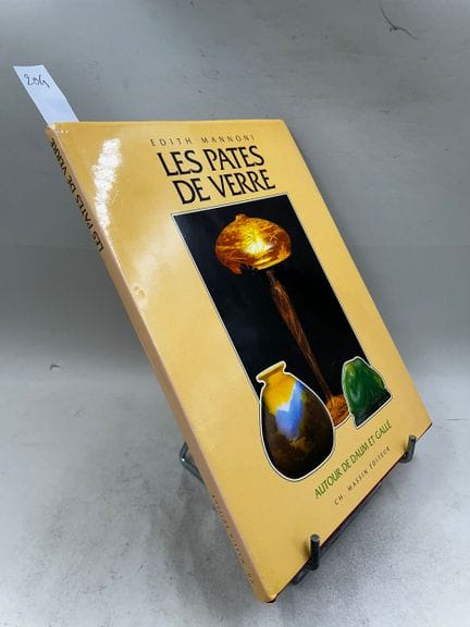 "Les pâtes de verre : autour de Daum et Gallé" - E