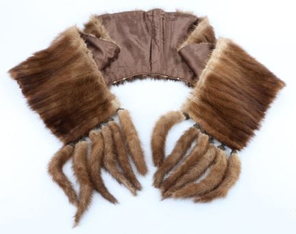 Mink stole finished on both ends with six tails.
L