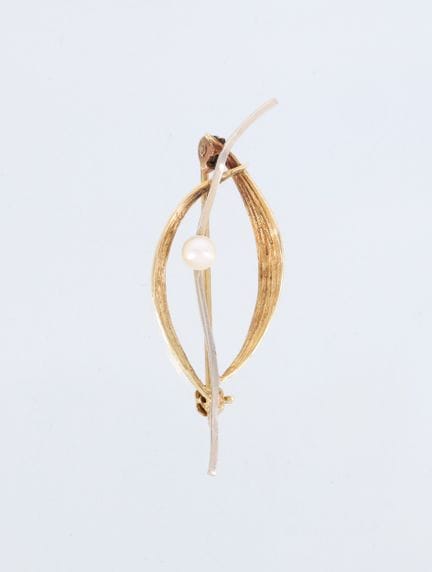 14-karat yellow gold brooch (585 parts per thousan