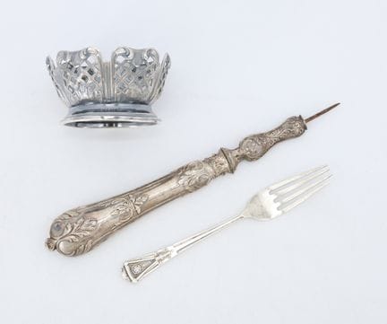 Set of 925 silver items. Includes: Openwork salero