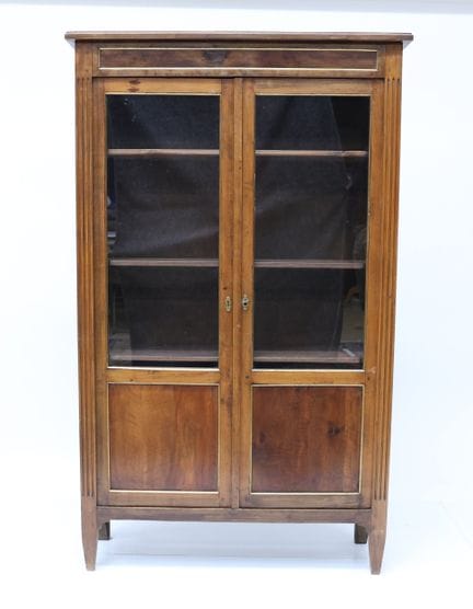 Rectangular display cabinet made of mahogany and m