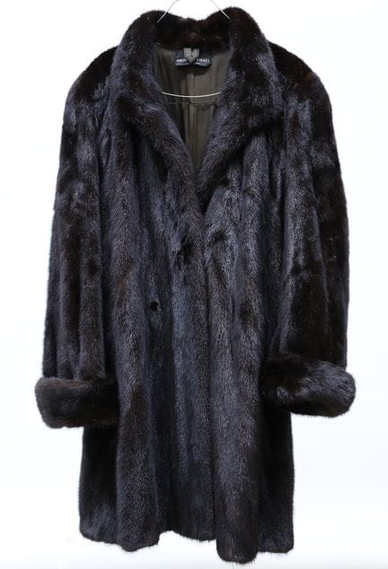Pierre BALMAIN
Brown mink coat with herringbone pa