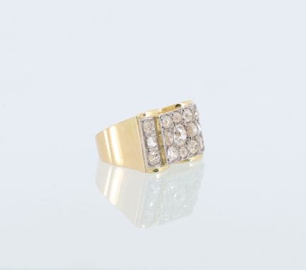 18-karat yellow gold (750 mil.) tank ring set with