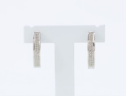 Pair of 18-karat white gold earrings (750) set wit