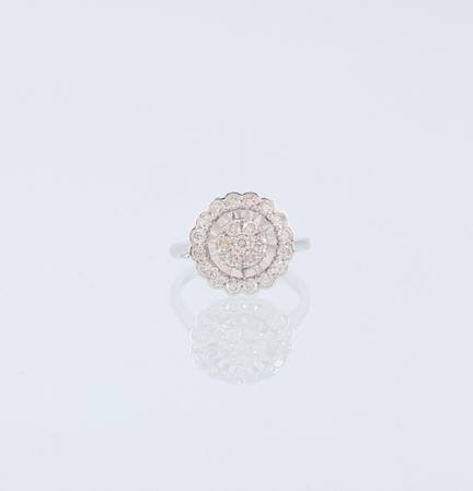 18-karat white gold (750) "Eagle's Head" flower ri