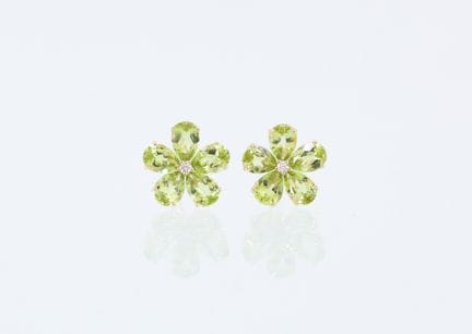 Pair of 18-karat yellow gold (750) flower-shaped e