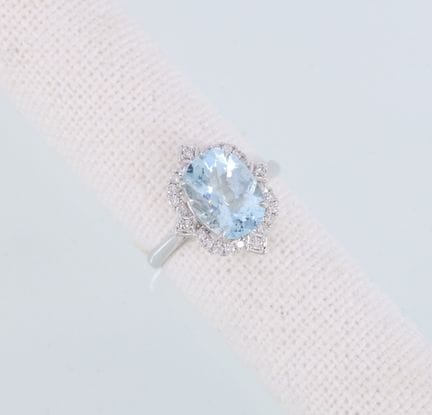 18-karat white gold ring (750) with an eagle-head 
