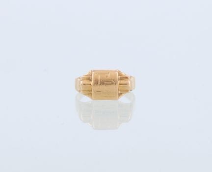 Small signet ring in 18-karat yellow gold (750 par