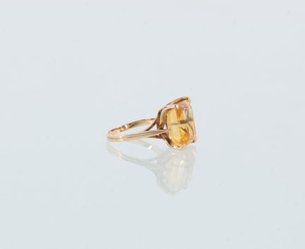 18-karat yellow gold ring (750 mil.) set with a ci