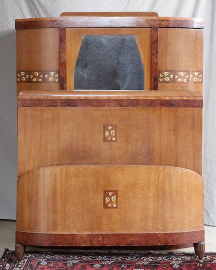 Bedroom furniture set consisting of a wardrobe and