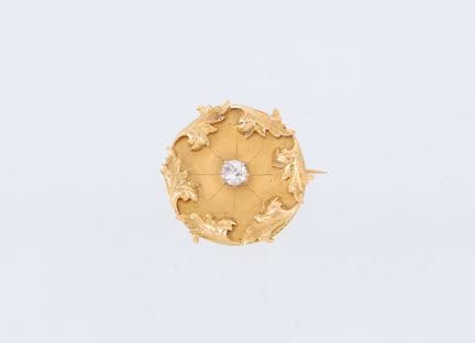 Round brooch in 18-karat yellow gold (750 parts pe