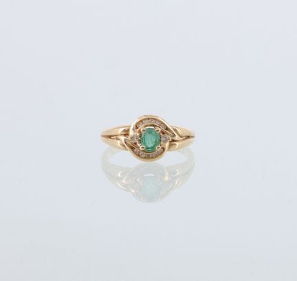 18-karat yellow gold (750) Volute ring featuring a