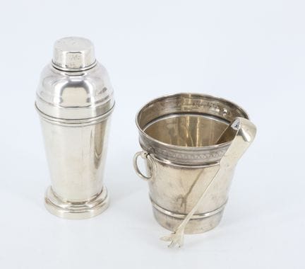 Silver set (800 mil.) consisting of: A shaker with