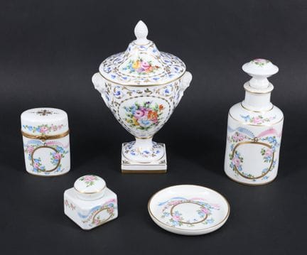 LE TALLEC in Paris
Covered jar with an ovoid body,