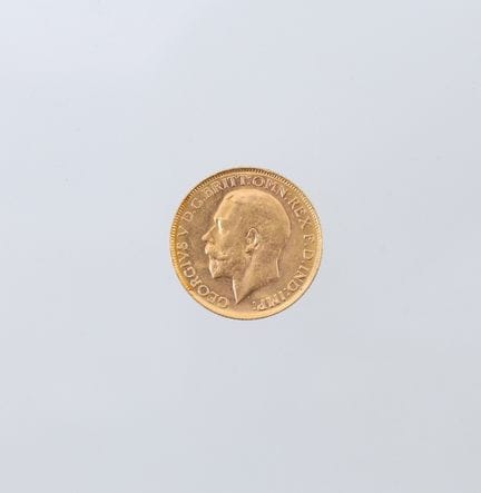 A sovereign coin of King George V, 1918.
Weight: 7