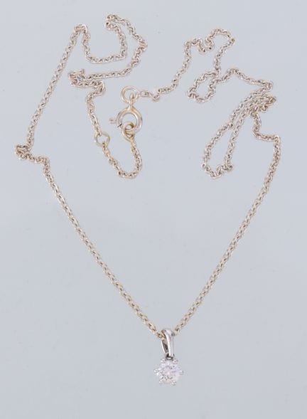 An 18-karat white gold pendant (750 parts per thou
