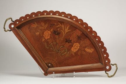 FAN-SHAPED TRAY – ART NOUVEAU, circa 1900
Serving 