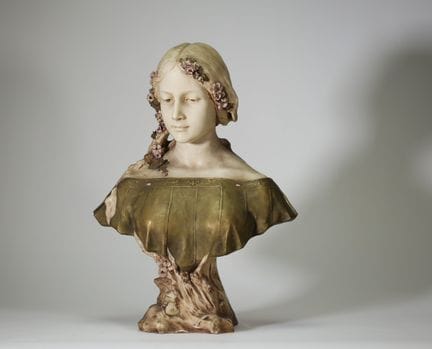 ROYAL DUX BOHEMIA – Art Nouveau bust of a young wo