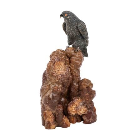 GROßE STEINFIGUR EINES HABICHTS AUF MINERALIEN-STU
