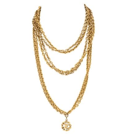 Collar CHANEL VINTAGE. Modelo chapado en oro compu