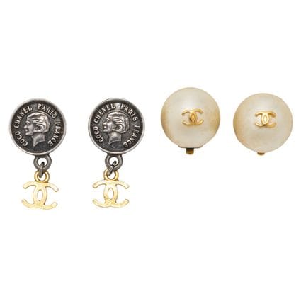 Set di bigiotteria CHANEL VINTAGE. Composto da due