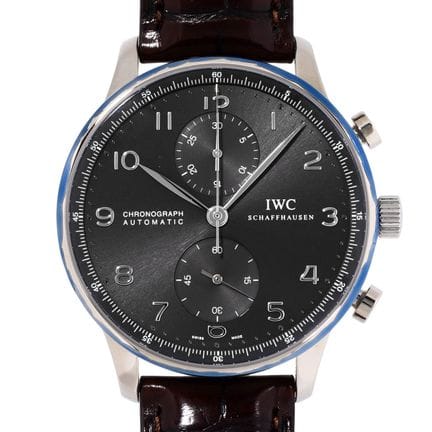IWC葡萄牙系列Ref. IW371431男士计时码表，产自2000年代。18K白金表壳。搭载Cal