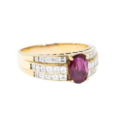 Ring mit Rubin und Diamantcarrées  zus. ca. 0,7 ct