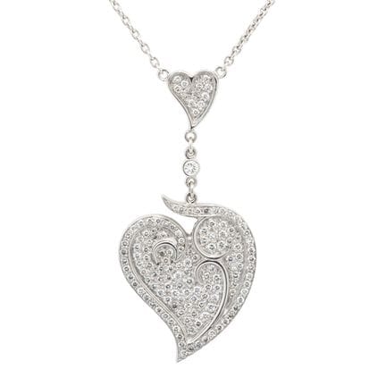 Collana con elemento centrale a forma di cuore  in