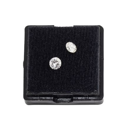 Coppia di brillanti sciolti, ciascuno da 0,30 ct, 