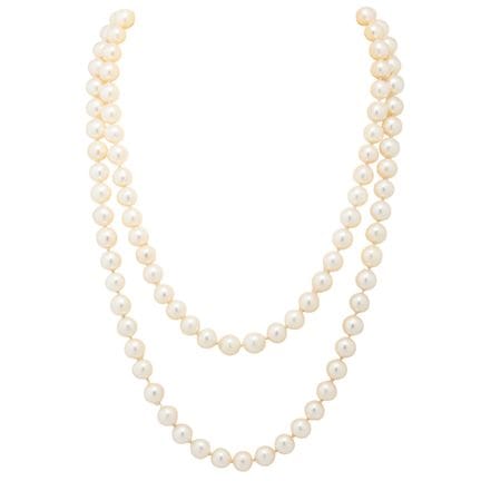 Collana lunga realizzata con raffinate perle Akoya