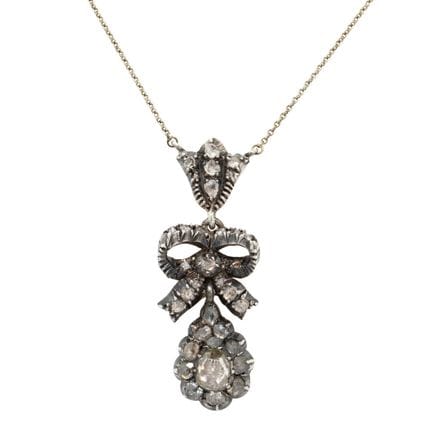 Collana con ciondolo barocco tempestato di diamant