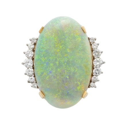 Ciondolo con un bellissimo opale cabochon da circa