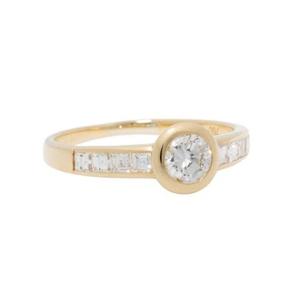Anello solitario con un brillante di circa 0,40 ct