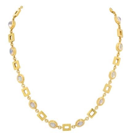 Collana con delicati cabochon di pietra di luna da