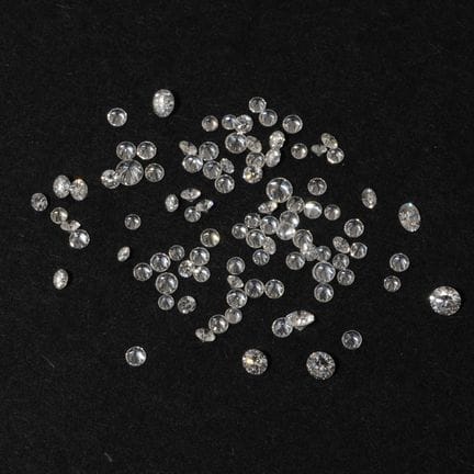 Lotto di 96 brillanti per un totale di 3,24 ct, da