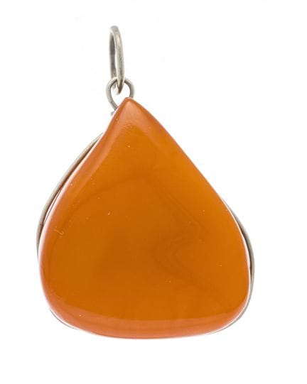 Amber pendant GG 333/000 with a teardrop-shaped am