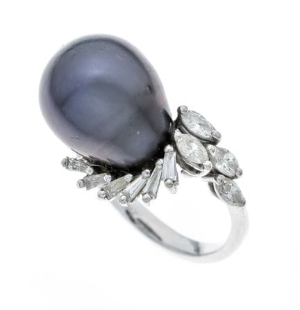 Tahiti Diamond Ring WG 750/000 with a large, teard