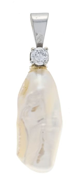 Pendentif avec perle « dent de dragon » et diamant