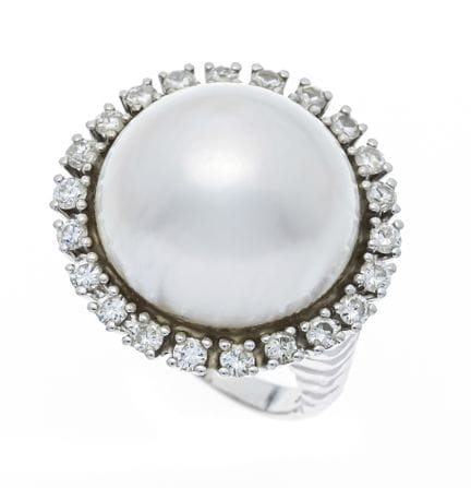 Mabé Pearl and Diamond Ring WG 585/000 featuring a