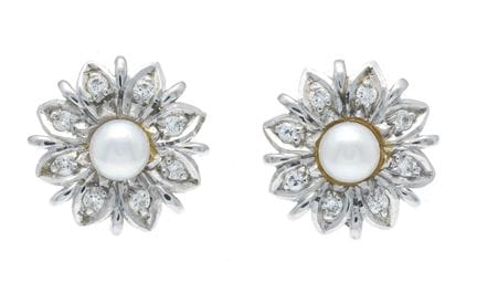 Pendientes de botón con perlas Akoya y diamantes W