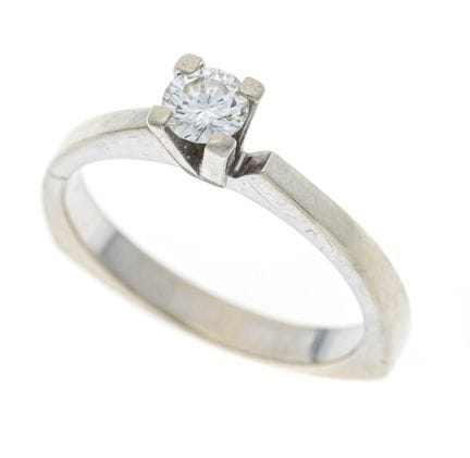 Bague solitaire en or WG 750/000 sertie d'un brill